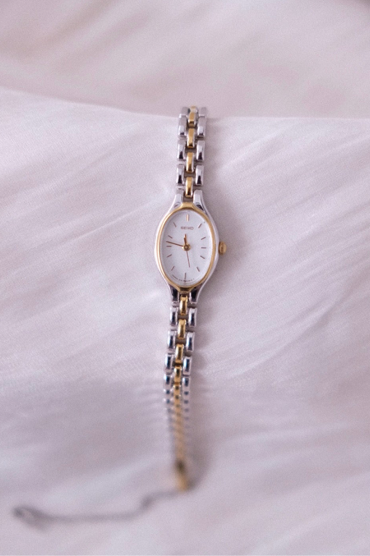 Vintage Seiko Watch - Silver Oval Dial
