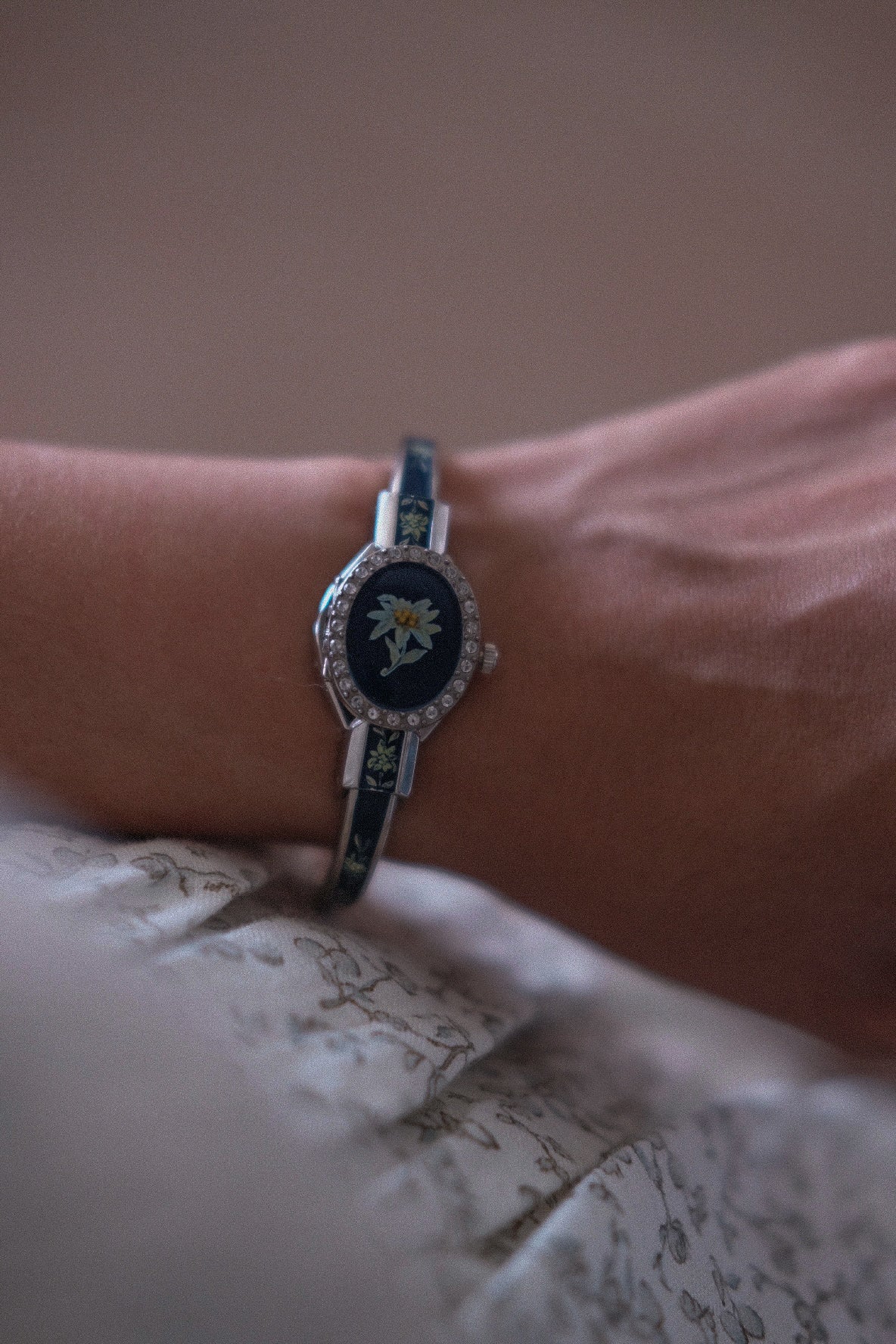 Vintage Peek-a-boo Bangle Watch - Navy Flower (Silver) in Original Box