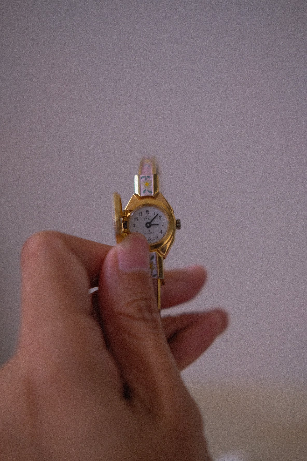 Vintage Peek-a-boo Bangle Watch - Pink Pearl Square
