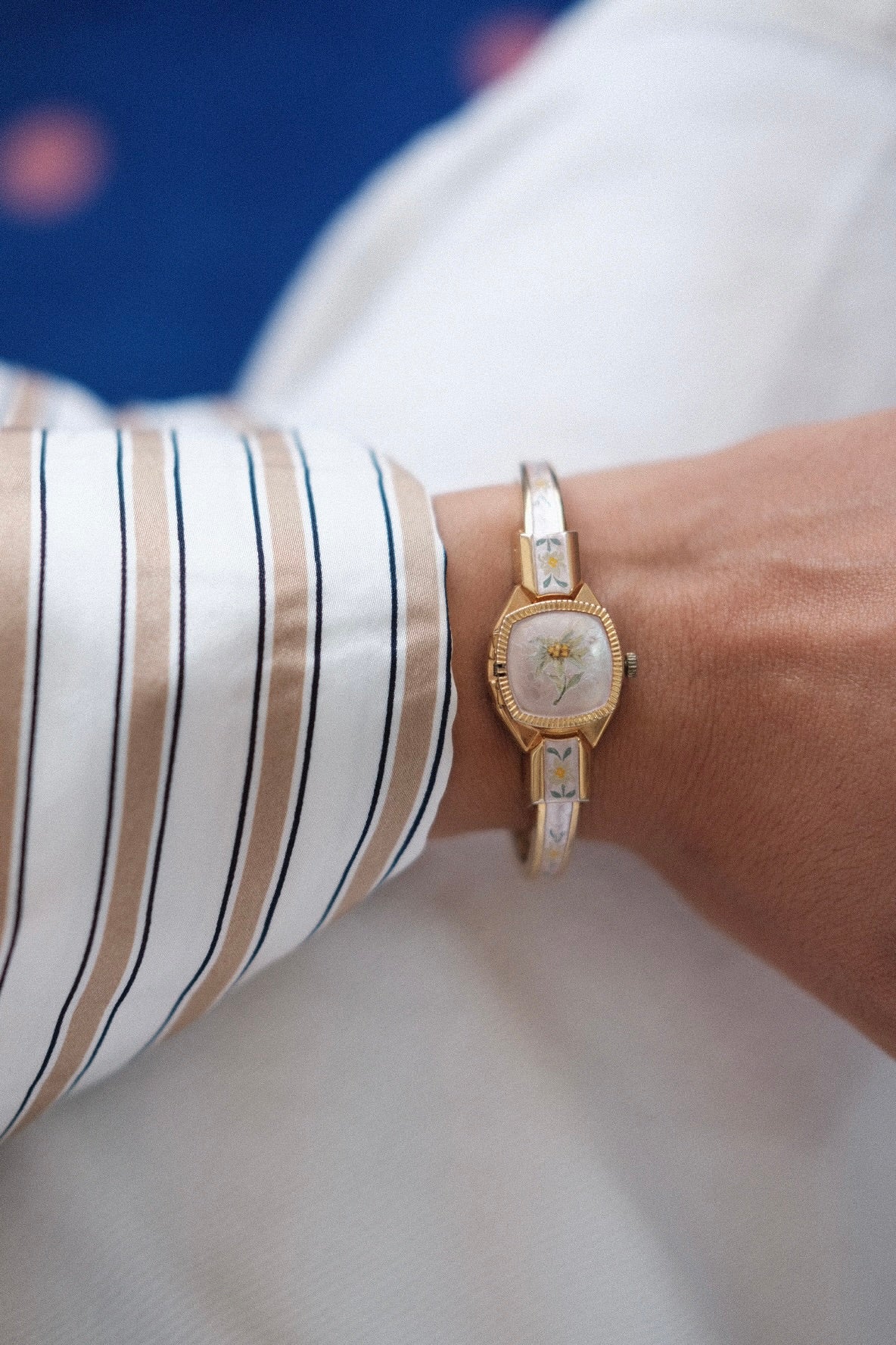 Vintage Peek-a-boo Bangle Watch - Pink Pearl Square