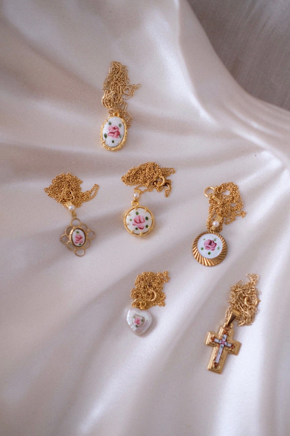Vintage Circle Charm Necklace with 14k gold filled chain